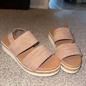 Women’s Adrienne Vittadini sandals, size 8